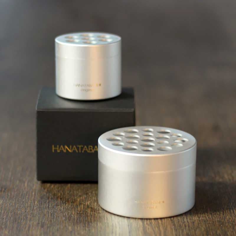Hanataba Pearly Silver 2-pack, blomsterfakirer i mattsilver i alu för 19 och 7 stjälkar