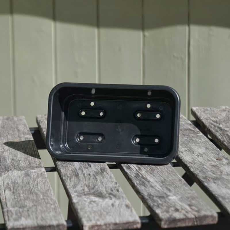 Sålåda mini, svart, 17x10x5 cm, 100% återvunnen och återvinningsbar plast, för bredsådder av små fröer.