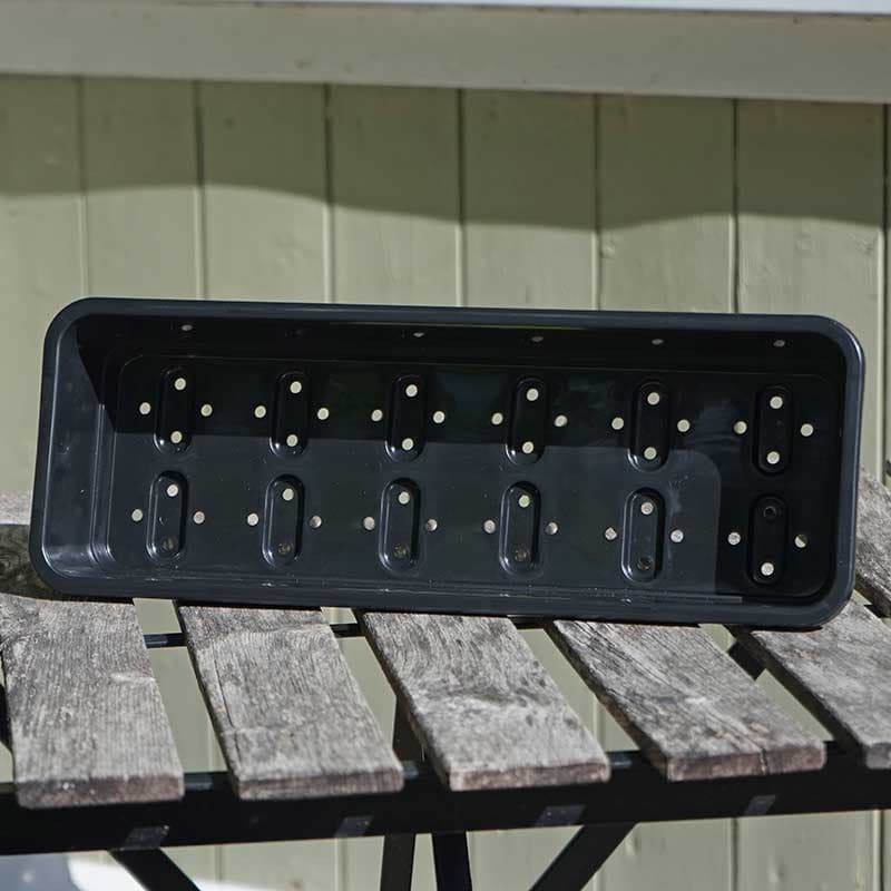 Smal sålåda, svart, L37xB13,5xH6 cm, av återvunnen polypropen, 100% återvinningsbar, stadig och tålig.
