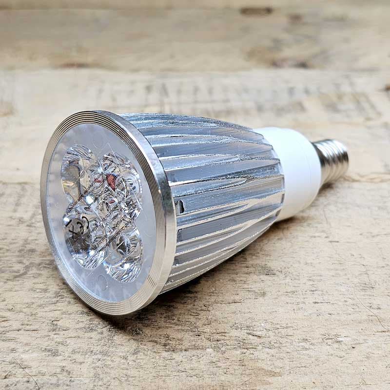 LED-lampa Growspot 7W, E14, 2x660nm röd, 3x5000K dagsljus, 60° ljusvinkel, 0,4-1m² belysningsyta.