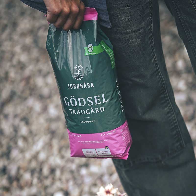 Trädgårdsgödsel Jordnära, 2,5 liter. Ett allround gödsel med biokol för allt i trädgården.