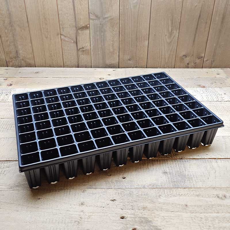 Pluggbrätte 96 celler, 33x51 cm, återvunnen polystyren, cellmått 37x37x75 mm, återvinningsbart.